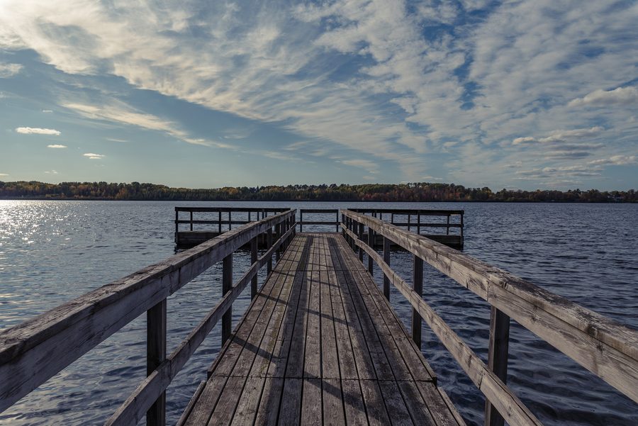 Рыболовный причал на Pelican Lake в Orr, Миннесота