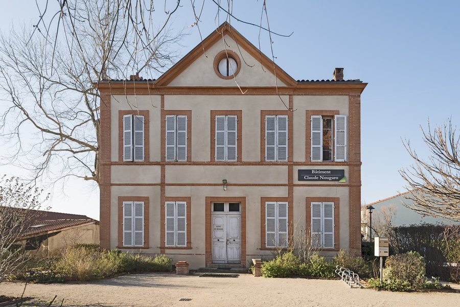 File:Labège - Ancien presbytère actuellement école de musique Claude Nougaro.jpg