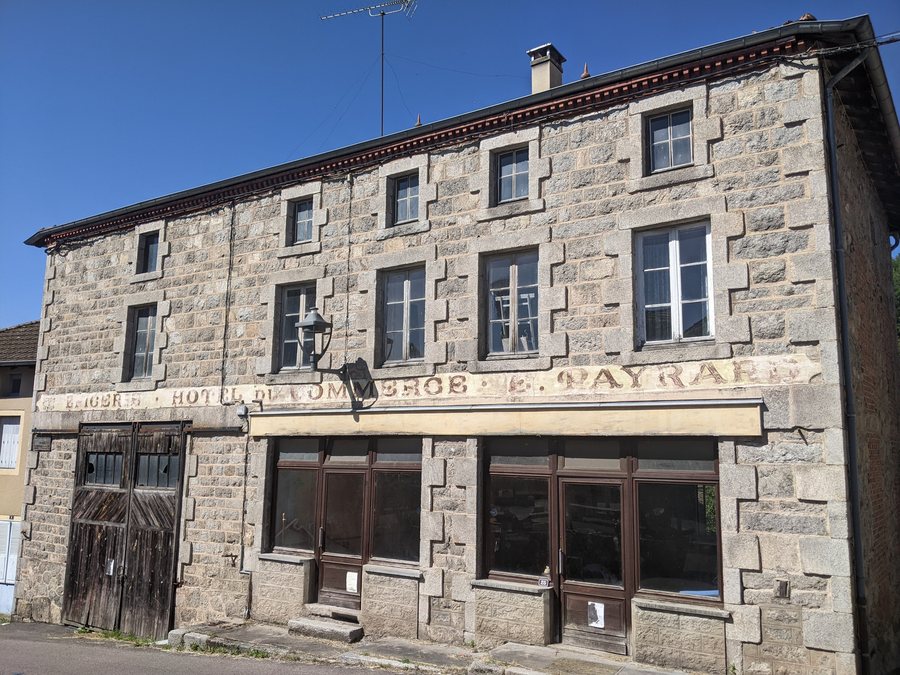 File:Les Noës - Ancien hôtel du Commerce (juin 2023).jpg
