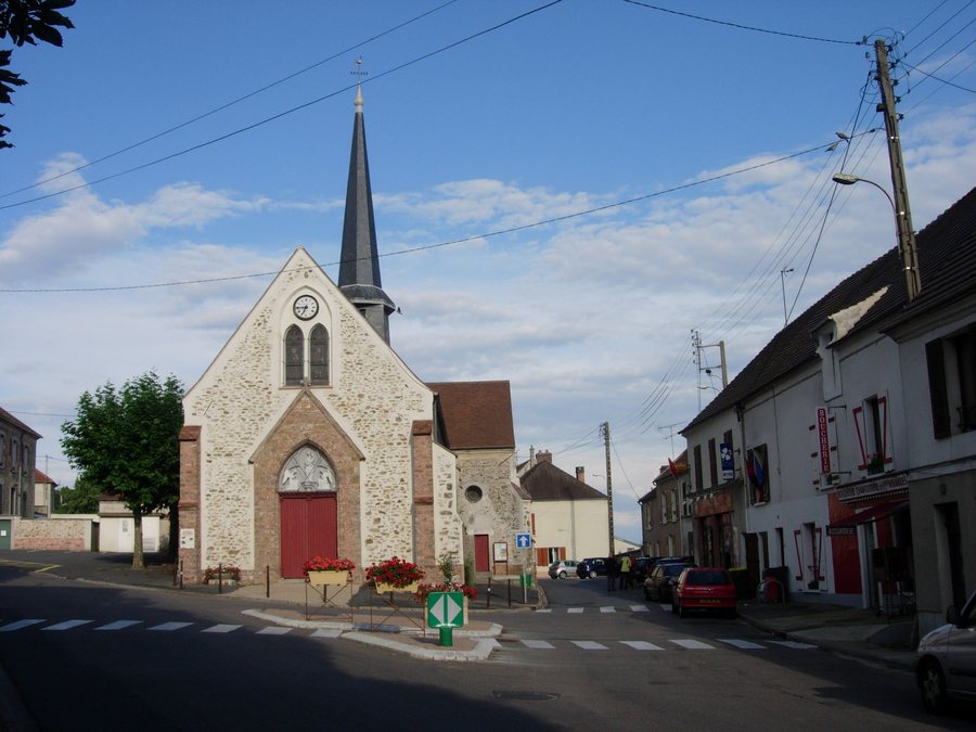 File:Eglise Saint-Sulpice de Boissy-le-Châtel.JPG