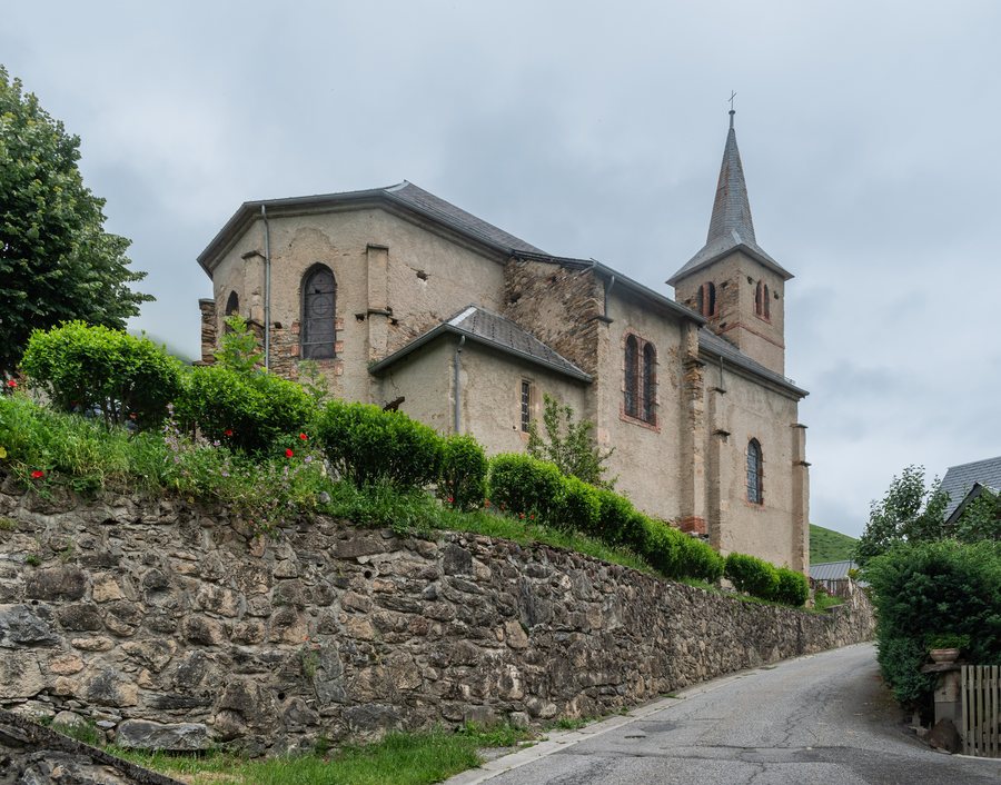File:St John the Baptist church in Garin (2).jpg