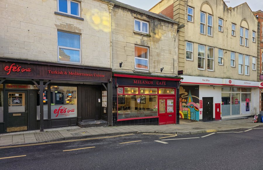 File:Milano's Café Russell Street Stroud Gloucestershire England 02.jpg