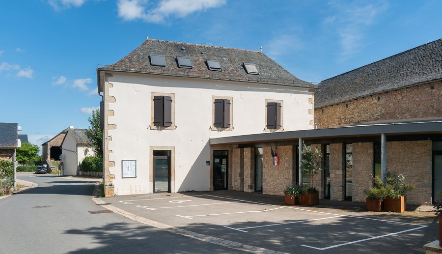 File:Town hall of Anglars-Saint-Felix (1).jpg