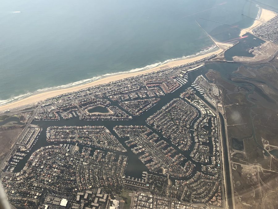 Пляж и Тихий океан в Sunset Beach, Хантингтон-Бич, Калифорния