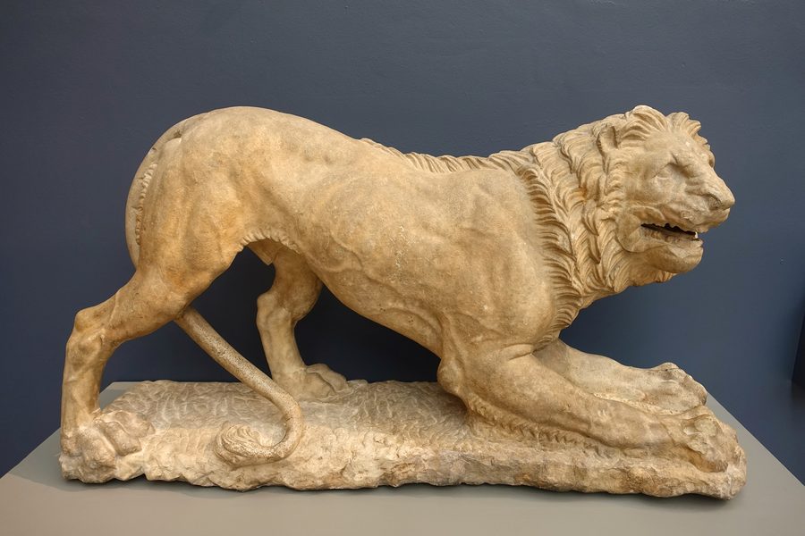 Мраморная статуя двух львов в Wadsworth Atheneum в Хартфорде