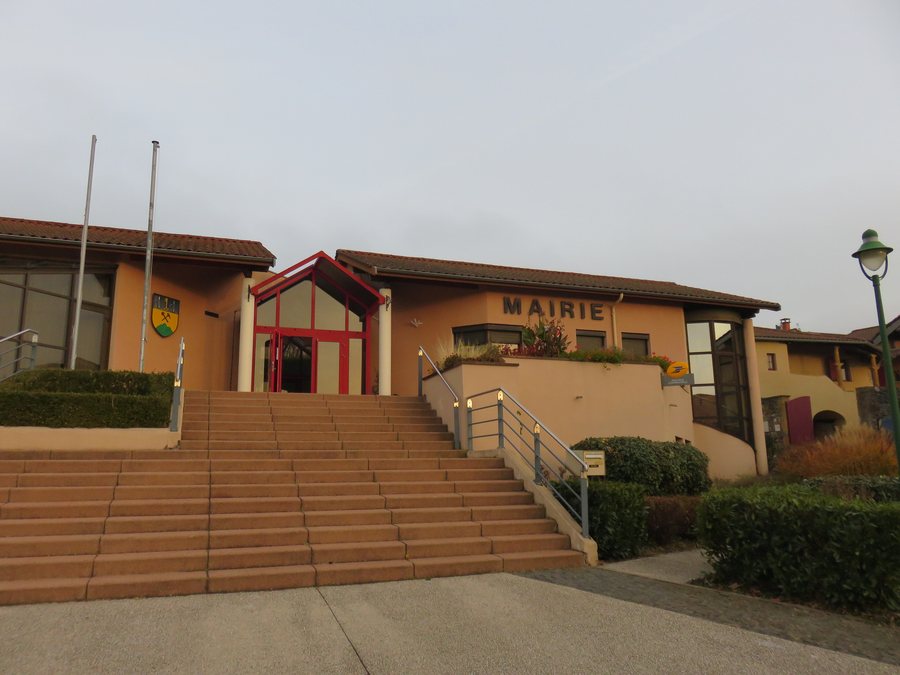 File:Saint-Pierre-la-Palud - Mairie.jpg