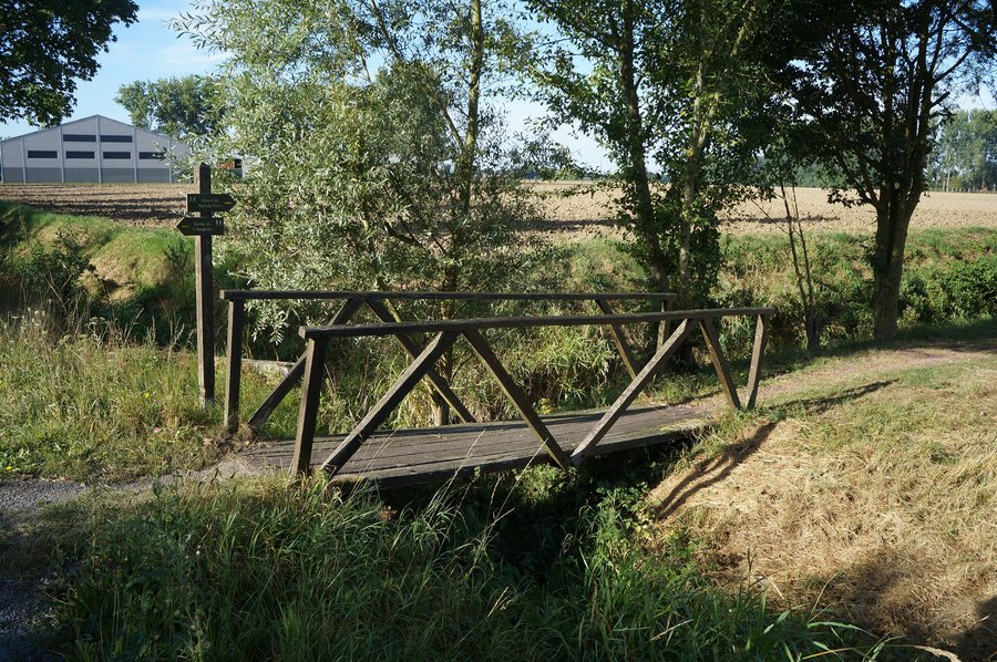 File:Steenwerck Eté2016 Pont sur le Kirlem.jpg
