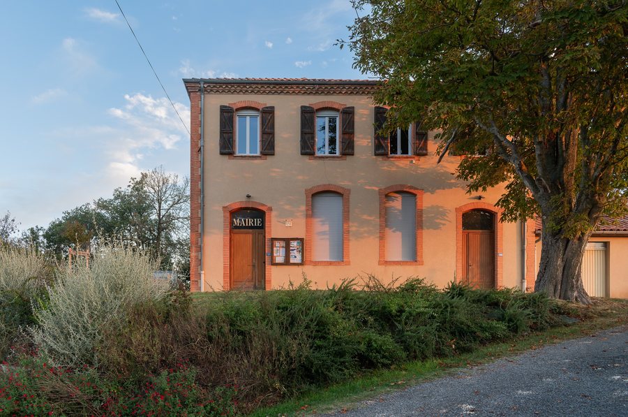 File:Town hall of Mauvezin HG (4).jpg