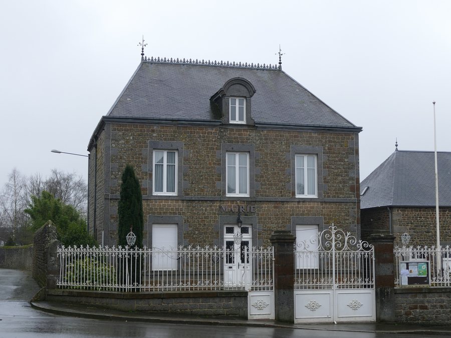 File:Magny-le-Désert - Mairie - 1.jpg