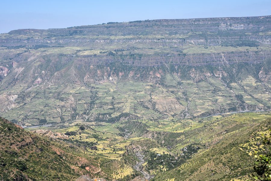 Пейзаж ущелья и водопада в Оромии