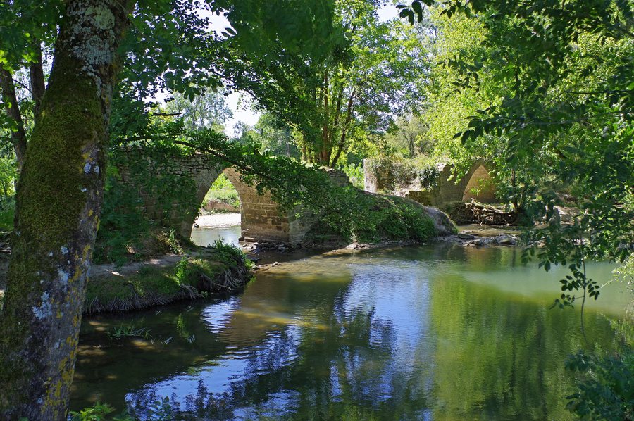 File:Pont romain à Chambourg-sur-Indre.jpg