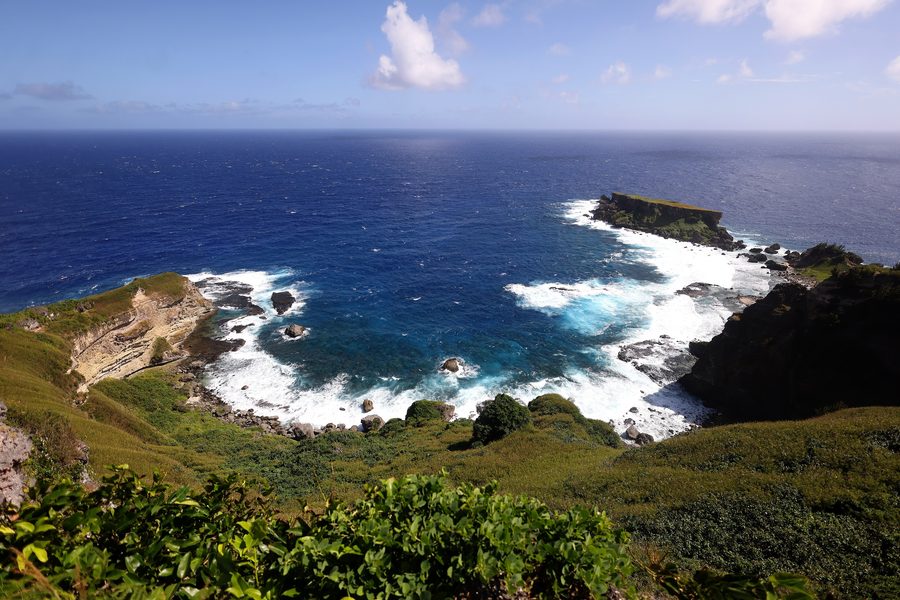 Blick vom Forbidden Island Lookout auf die Küstenlandschaft von Saipan in den Nördlichen Marianen