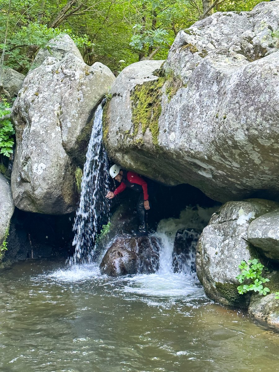 File:Canyoning in the Besorgues Canyon, Labastide-sur-Bésorgues, France (53697723666).jpg