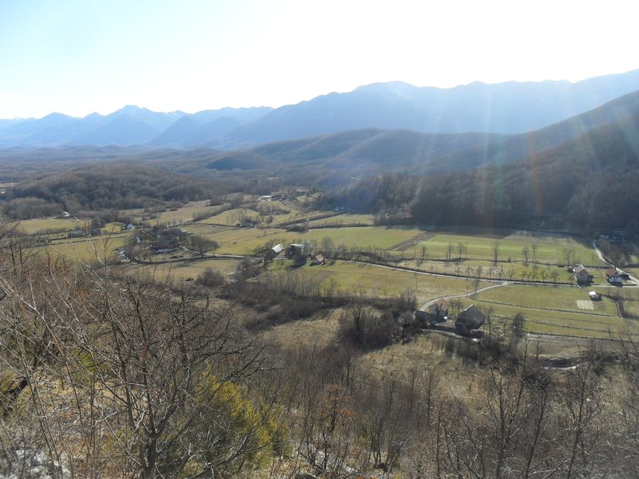 File:Trnovac , siječanj 2012. - panoramio (1).jpg