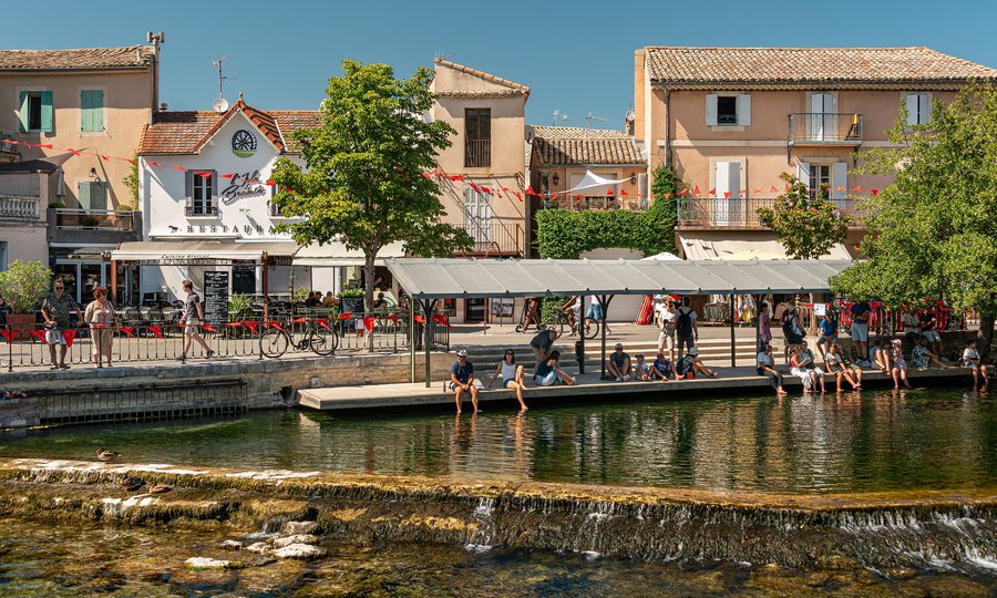 File:L'Isle-sur-la-Sorgue - Quai Jean Jaurès.jpg