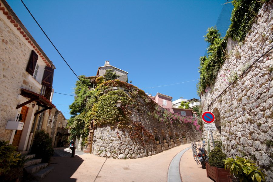 File:Aspremont-entrée.jpg