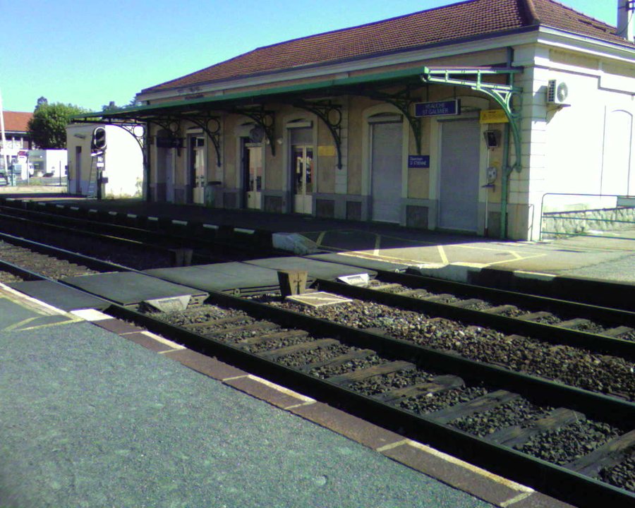 File:Gare St-Galmier Veauche.jpg
