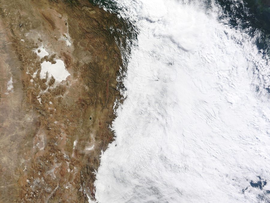 Satellitenaufnahme des Gran Chaco in Südamerika mit einer ausgedehnten Wolkenbank