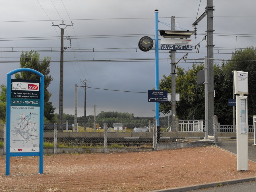 File:Veuves-Monteaux, gare.JPG
