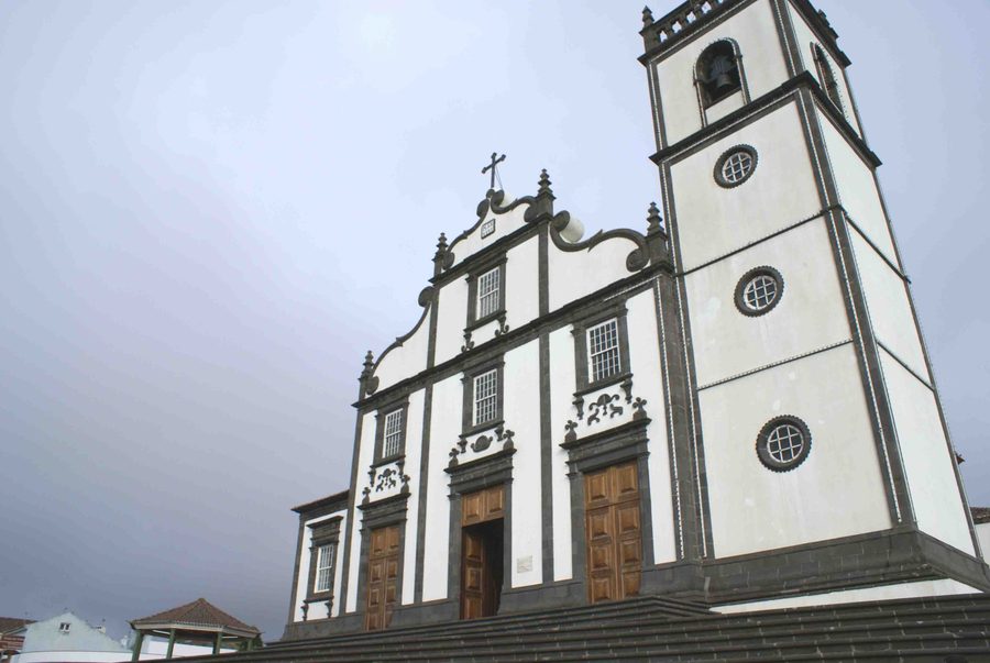 Внешний вид церкви Igreja de Nossa Senhora do Rosário da Lomba da Maia