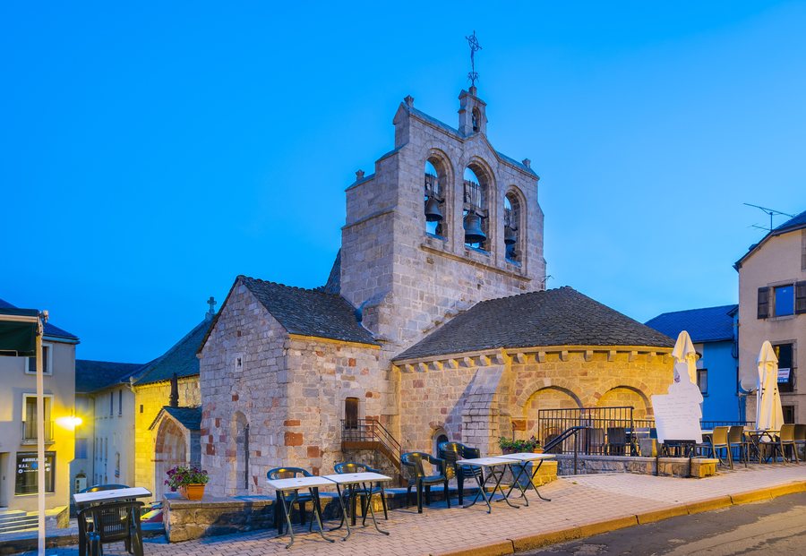 File:St Alban church in Saint-Alban-sur-Limagnole 03.jpg