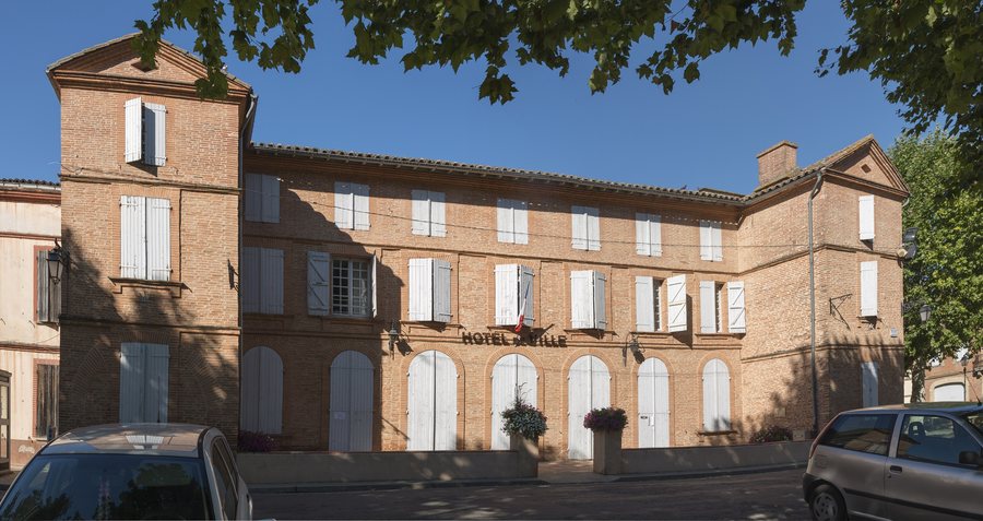 File:Fronton - Hotel de Ville.jpg