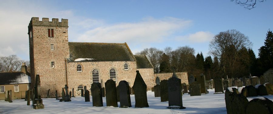 Außenansicht der St Mary Parish Church in Monymusk, Aberdeenshire