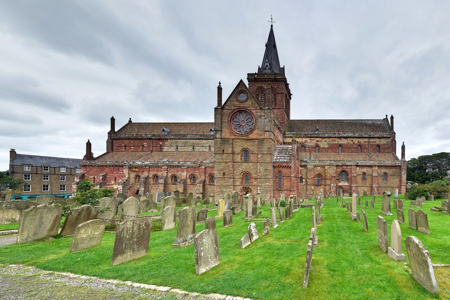 File:Orkney Islands - Kirkwall, St Magnus Cathedral, Graveyard - 20200816163003.jpg