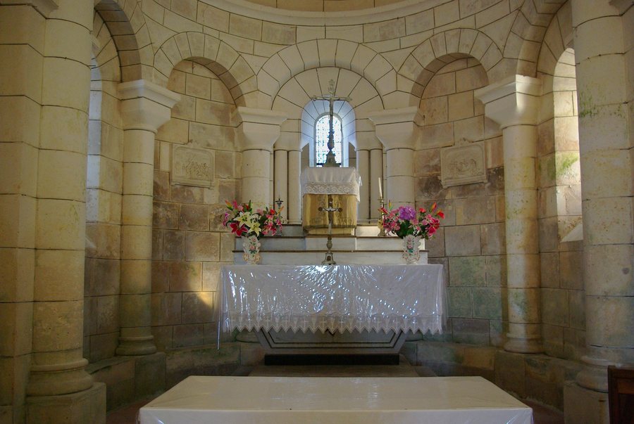 File:Champagne-Vigny Autel.jpg
