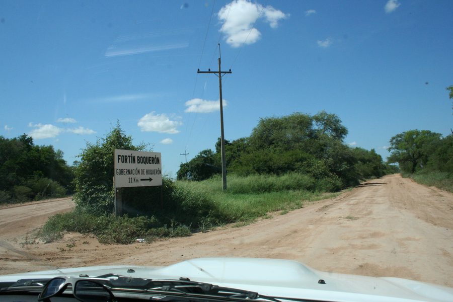 Camino a Fortín Boquerón en el Chaco paraguayo