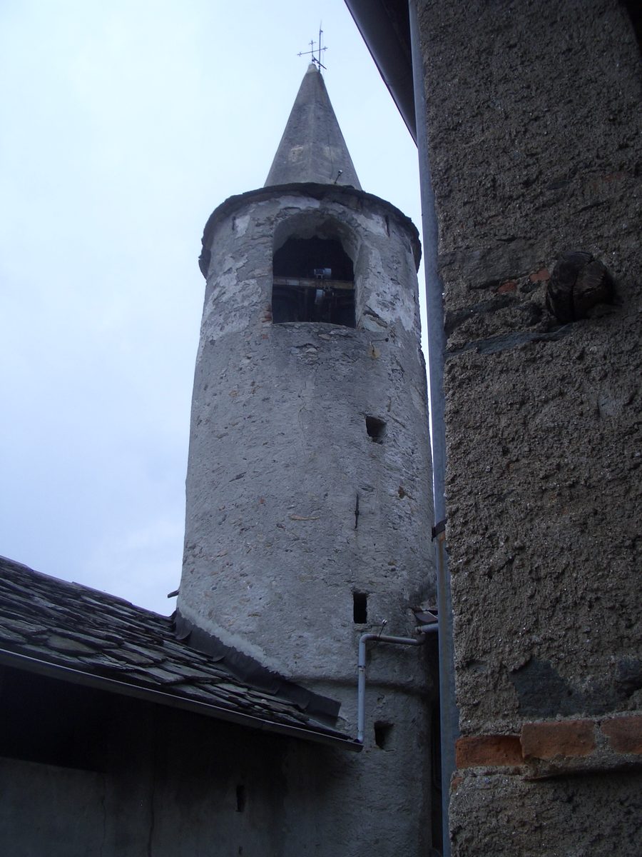 Колокольня церкви Santa Maria in Doblazio в Понт-Канавезе