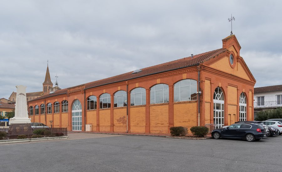 File:Market hall in Samatan (1).jpg