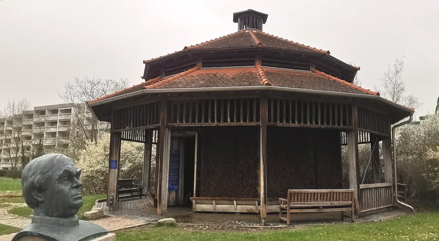 Градирня в курортном парке Бад-Виндсхайма