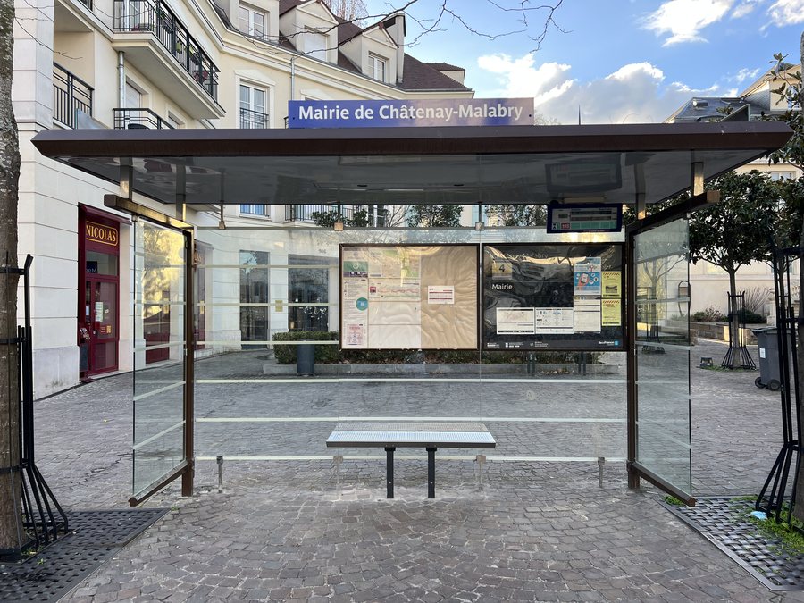 File:Arrêt Bus Mairie Châtenay Malabry Rue Jean Longuet - Châtenay-Malabry (FR92) - 2023-03-19 - 1.jpg
