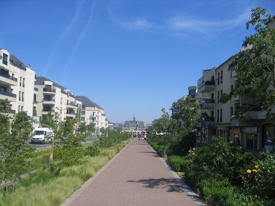 File:Le nouveau centre ville, Noisy-le-Grand, France.jpg