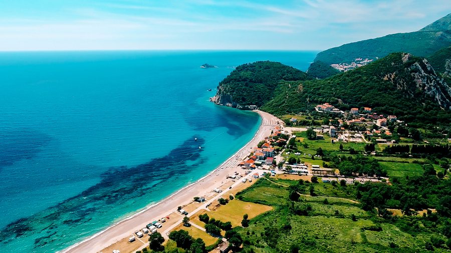 Buljarica-Strand an der Küste Montenegros