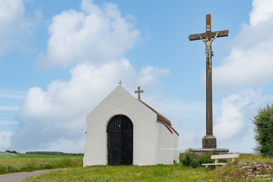 File:Airon-Saint-Vaast Chapelle.jpg