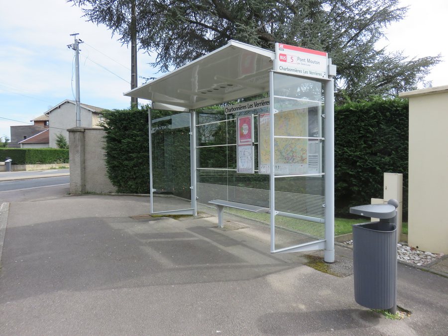 File:Charbonnières-les-Bains - Arrêt de bus TCL Les Verrières (avr 2019).jpg