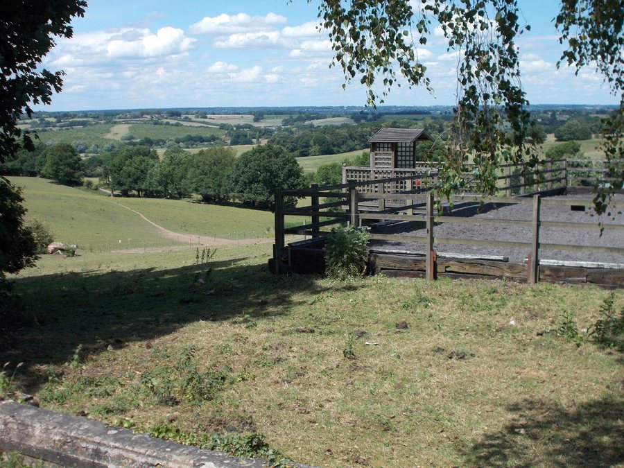 File:London Loop - entering Havering Country Park from Havering-atte-Bower - geograph.org.uk - 6649681.jpg