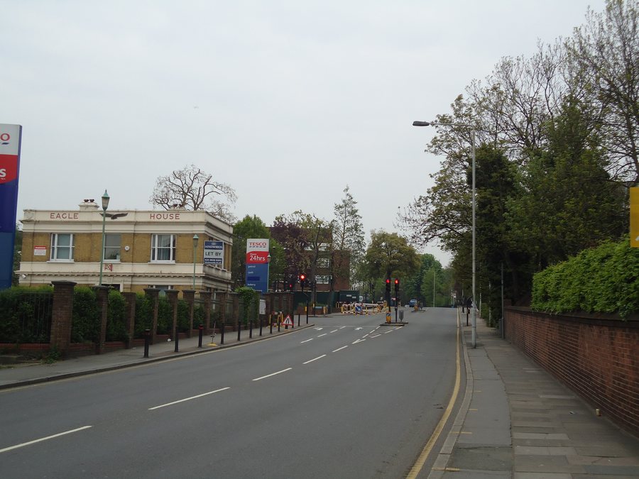 File:Lewisham Road, London SE13 - geograph.org.uk - 2364987.jpg