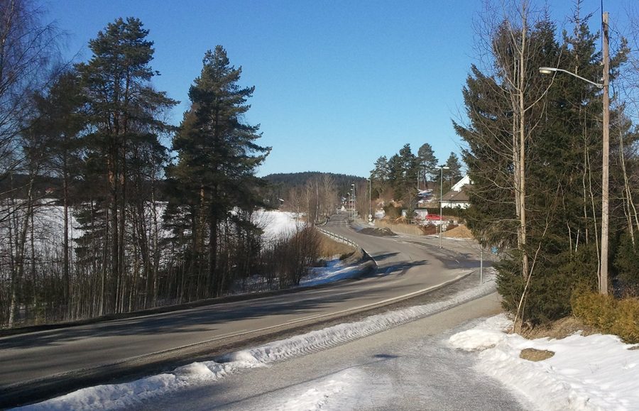 Fylkesvei 155 entlang Våg in Ytre Enebakk, Norwegen