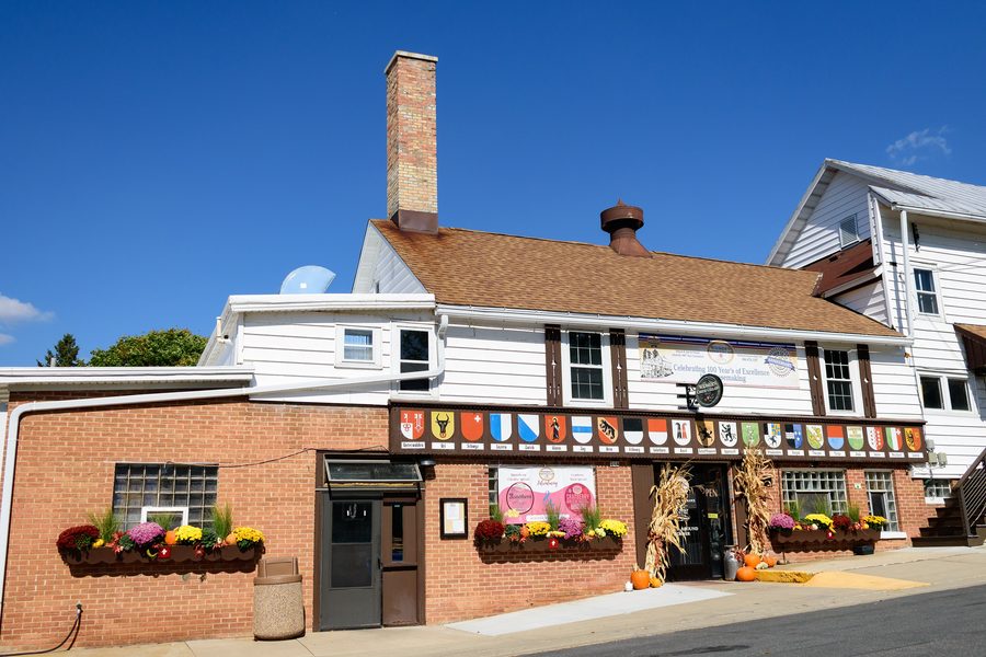 Сырные погреба Widmer’s Cheese Cellars в Theresa, Висконсин.