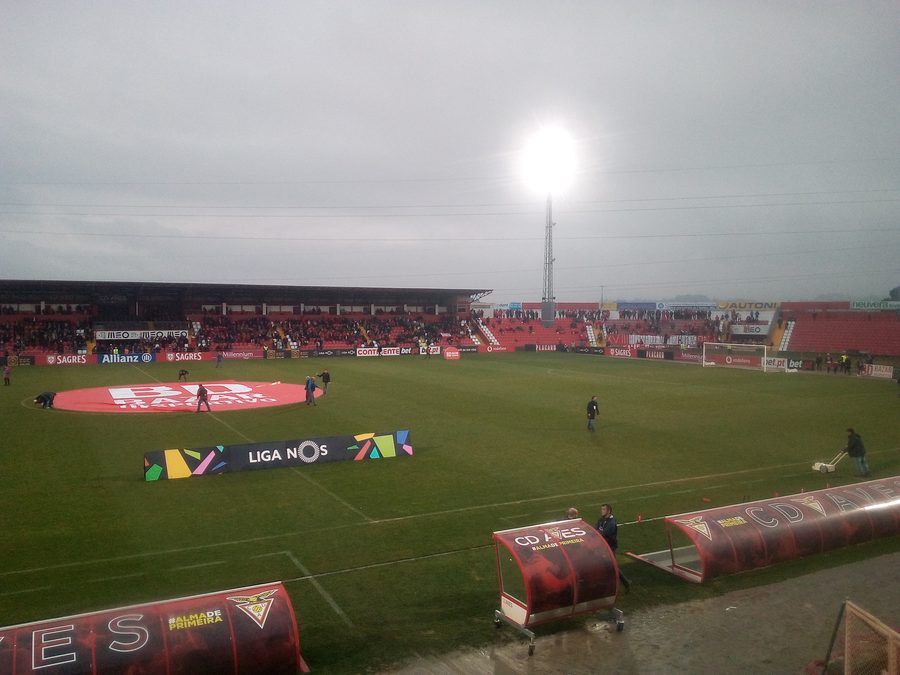 Вид снаружи на Estádio do CD Aves в Vila das Aves