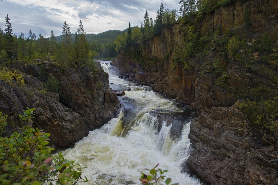 Водопад Trongfossen на реке Намсен, Намскоган