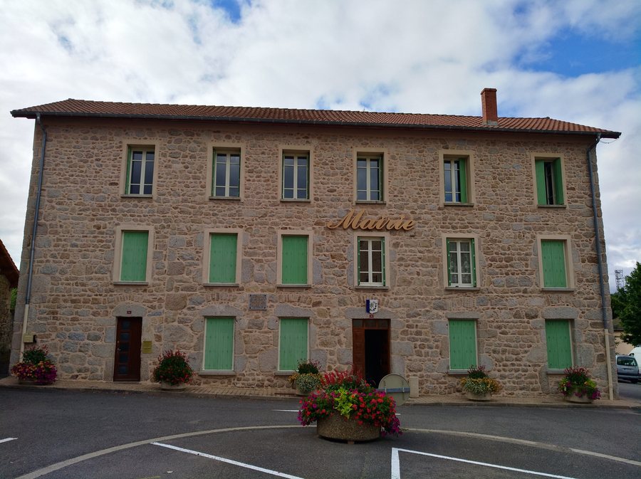 File:Les Salles - Mairie (août 2021).jpg