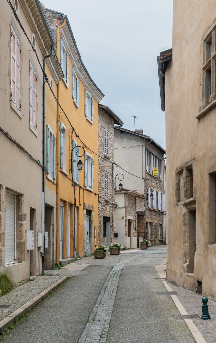 File:Grande Rue in Condrieu (1).jpg