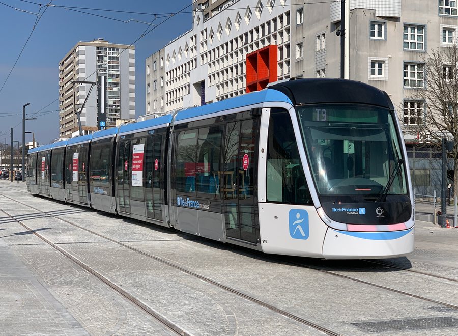File:Rame Tramway IdF Ligne 9 Avenue Maximilien Robespierre - Vitry-sur-Seine (FR94) - 2021-03-09 - 3.jpg