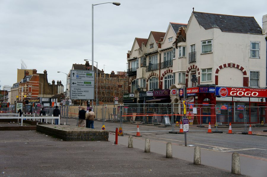 File:London Road, Broad Green, Croydon - geograph.org.uk - 2577618.jpg