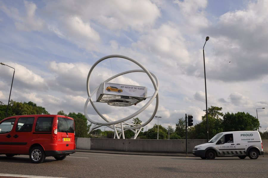 File:London , Wandsworth - A3205 Roundabout - geograph.org.uk - 2409495.jpg