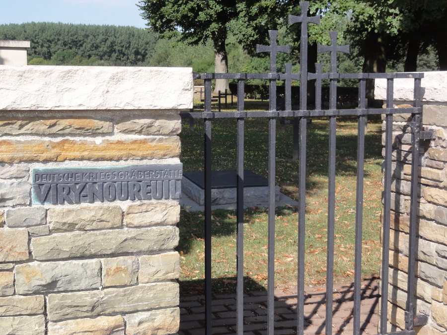 File:Viry-Noureuil (Aisne) Deutsche kriegsgräberstätte Viry-Noureuil (01).JPG